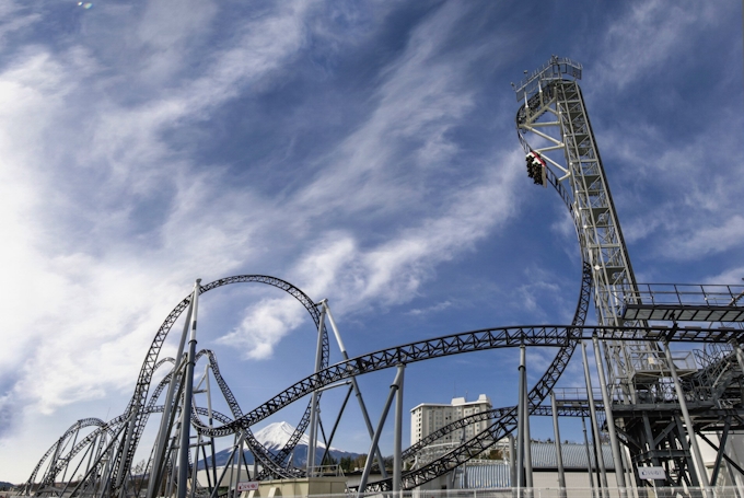 おひとりさま 割引 富士急ハイランド 期間限定で 日本経済新聞