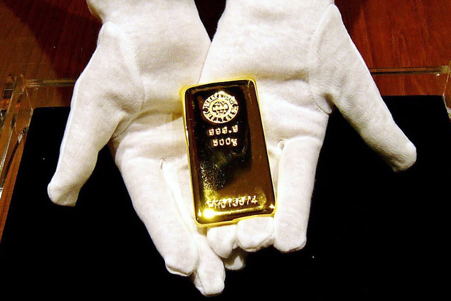 有事に強い金を持つ 純金積立ならネットで手軽に 日本経済新聞