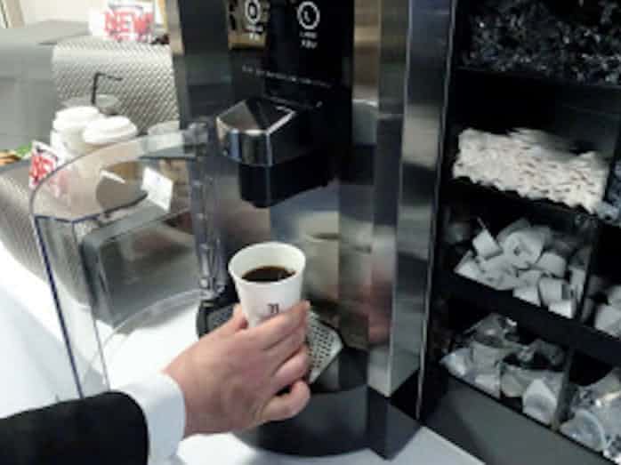 セブンカフェ 安住せず 3月にコーヒー豆増量 日本経済新聞