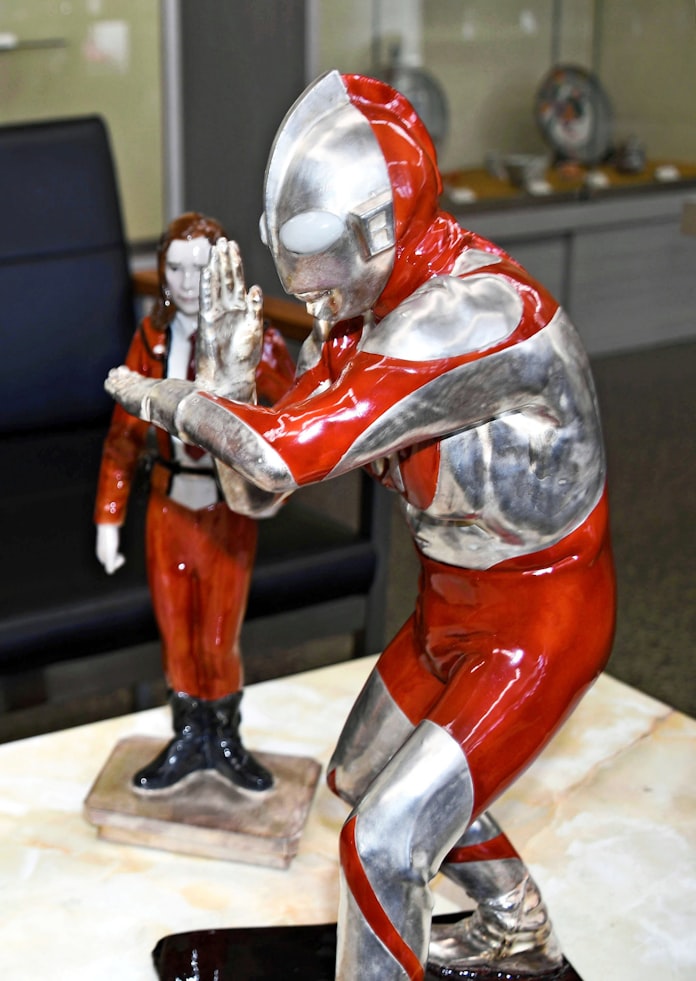 ウルトラマンが九谷焼救う 特撮 アニメとコラボ 日本経済新聞 ウルトラマンが九谷焼救う 特撮 アニメとコラボ 日本経済新聞