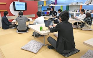 畳に座りリラックスしながらの会議（東京都中央区のメンバーズ）
