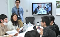 テレビ会議を使いグループワークで意見を交換（東京都中央区のメンバーズ）