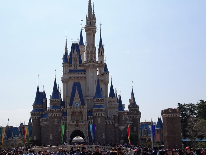 東京ディズニー 待ちの不満解消 スマホで土産購入 日本経済新聞 東京ディズニー 待ちの不満解消 スマホで土産購入 日本経済新聞