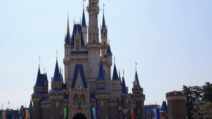 東京ディズニー 待ちの不満解消 スマホで土産購入 日本経済新聞 東京ディズニー 待ちの不満解消 スマホで土産購入 日本経済新聞