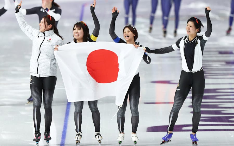 写真特集 パシュートで日本が初の金 スピード女子団体 日本経済新聞