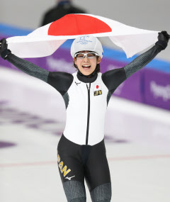 高木菜那が 金 スケート女子マススタート 日本経済新聞 高木菜那が 金 スケート女子マススタート 日本経済新聞