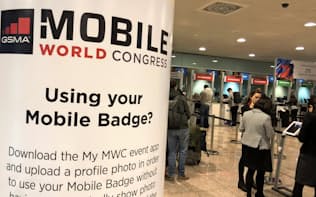 モバイル・ワールド・コングレス（MWC）の入場証受取所を用意したバルセロナのエル・プラット空港（24日）
