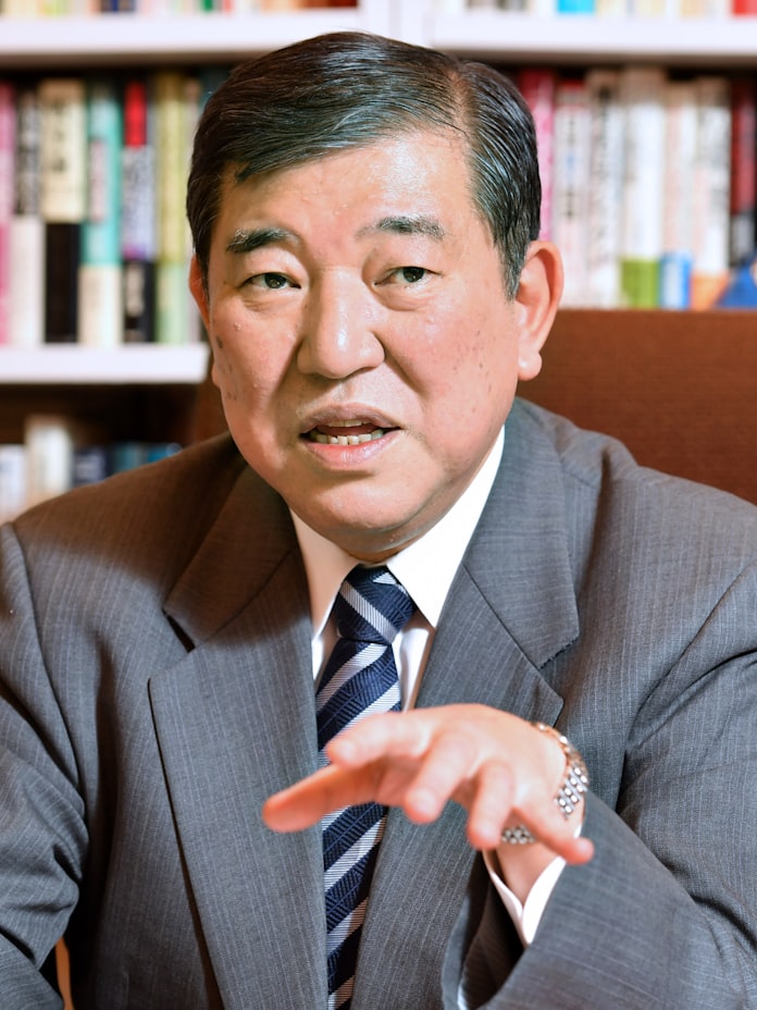 石破氏 9条2項維持 容認示唆 自民改憲案が前進へ 日本経済新聞