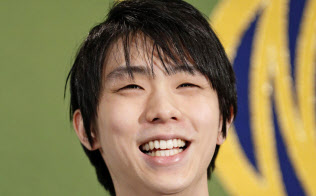 平昌冬季五輪フィギュアスケート男子で2連覇し、記者会見で笑顔を見せる羽生結弦選手(27日午後、東京都千代田区の日本記者クラブ)=共同 平昌冬季五輪フィギュアスケート男子で2連覇し、記者会見で笑顔を見せる羽生結弦選手(27日午後、東京都千代田区の日本記者クラブ)=共同
