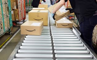 アマゾンは出店企業に配送支援サービスを提供している（同社の物流倉庫）