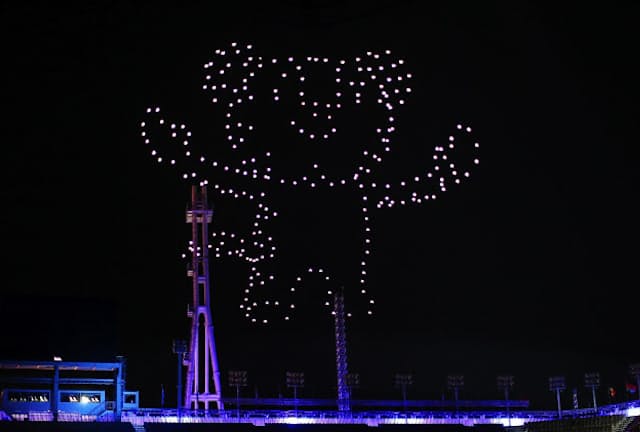 2月25日の閉会式ではマスコットの「スホラン」が駆ける様子を夜空に映し出した（Getty Images、インテル提供）
