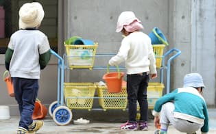 保育所で遊ぶ子供たち（東京都世田谷区）