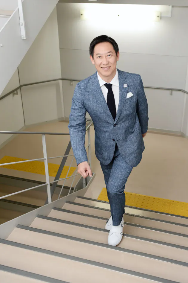 ダサい の声は承知の上 スニーカー通勤のススメ Nikkei Style ダサい の声は承知の上 スニーカー通勤のススメ Nikkei Style