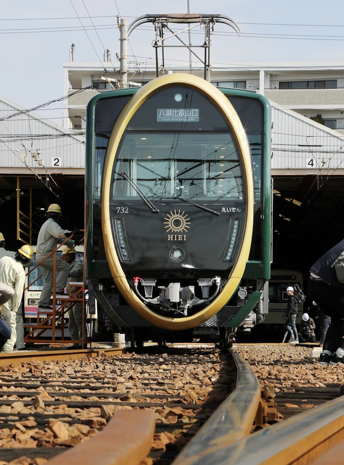 叡山電鉄 20年ぶり観光車両 アニメ 聖地 に新たな魅力 日本経済新聞