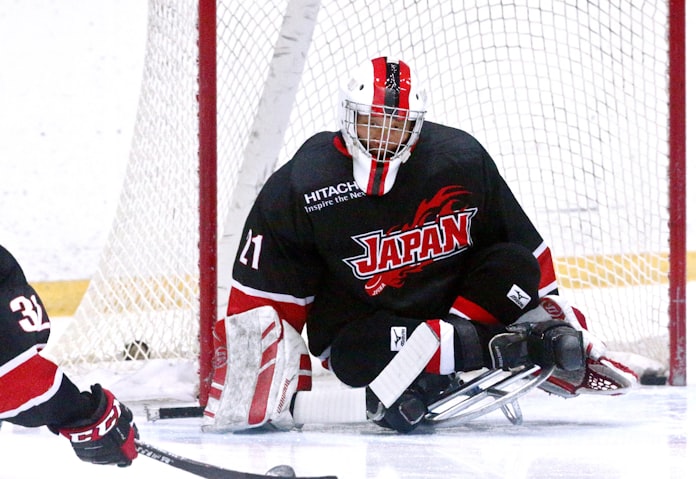 還暦超えgk チーム盛り上げる アイスホッケー 日本経済新聞 還暦超えgk チーム盛り上げる アイスホッケー 日本経済新聞