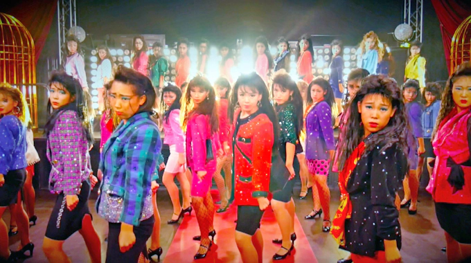 感動より笑い ダンス磨く バブリーダンスの振付師 Akaneさん もっと関西 日本経済新聞