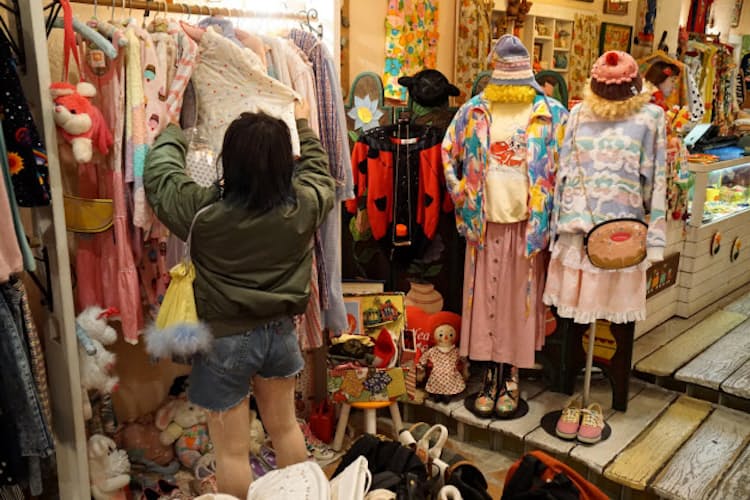 高円寺ファッション人気 自由なおしゃれ 世界が注目 Nikkei Style 高円寺ファッション人気 自由なおしゃれ 世界が注目 Nikkei Style