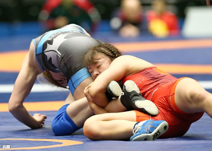 日本 3連勝で決勝へ レスリング女子w杯 日本経済新聞