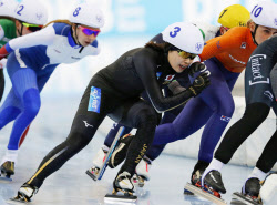 佐藤綾乃がマススタート優勝 スピードスケートw杯 日本経済新聞 佐藤綾乃がマススタート優勝 スピードスケートw杯 日本経済新聞