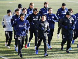 サッカー日本代表がベルギー入り 強化試合へ初練習 日本経済新聞