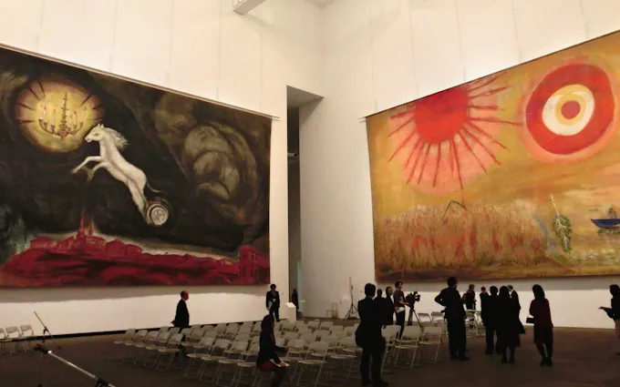 舞台芸術の傑作が大迫力で展示されています