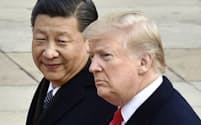 トランプ米大統領（右）と中国の習近平国家主席（2017年11月）=共同