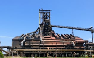 鉄鋼メーカーなどの製造業は、設備の修繕費も売上原価に含める（新日鉄住金の製鉄所）