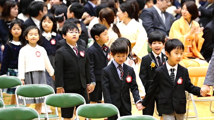 名古屋の小学校で入学式 希望を胸に新1年生が出席 日本経済新聞