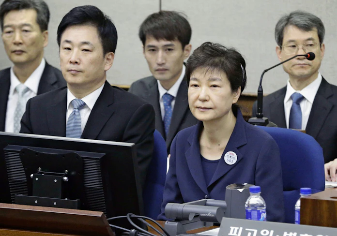 朴槿恵前大統領に懲役24年 韓国地裁 権限を乱用 日本経済新聞