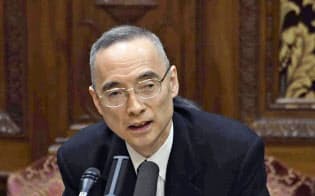 参院決算委で答弁する財務省の太田充理財局長(9日午前)=共同 参院決算委で答弁する財務省の太田充理財局長(9日午前)=共同