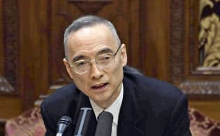 参院決算委で答弁する財務省の太田充理財局長(9日午前)=共同 参院決算委で答弁する財務省の太田充理財局長(9日午前)=共同