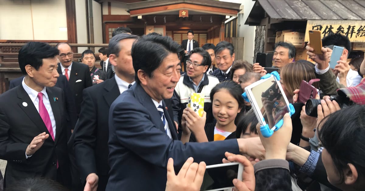 大阪天満宮で参拝 4月13日 金 日本経済新聞