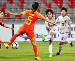 なでしこ 中国下し決勝進出 サッカー女子アジア杯 写真 共同 日本経済新聞
