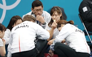カーリング女子日本代表はハーフタイムの「もぐもぐタイム」や「そだねー」の掛け声で注目された