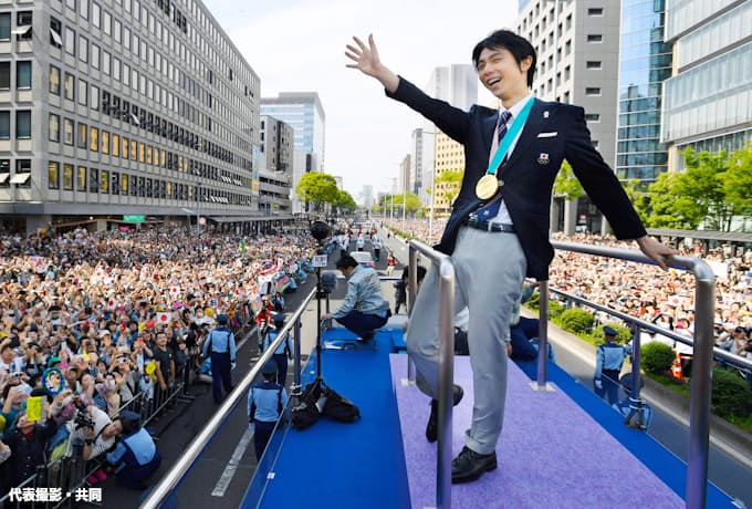 羽生選手 地元仙台でパレード 10万人超が連覇を祝福 日本経済新聞
