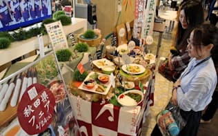 社員食堂に秋田県産食材を使ったメニューが並んだ（24日、秋田市のプレステージ・インターナショナルの事業所）
