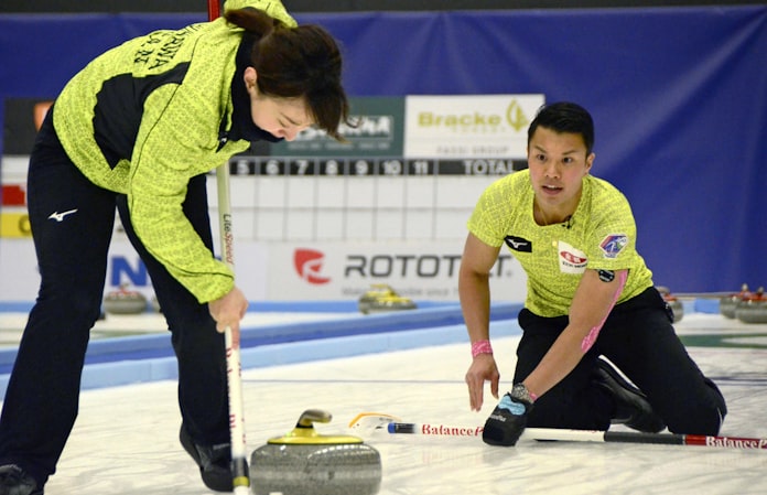 藤沢 山口ペアは準々決勝で敗れる カーリング世界混合 日本経済新聞 藤沢 山口ペアは準々決勝で敗れる カーリング世界混合 日本経済新聞