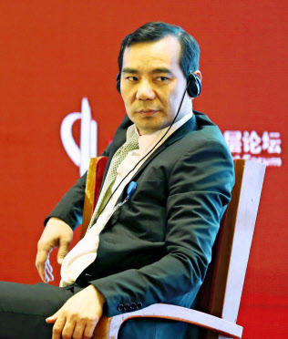 安邦保険集団の創業トップだった呉小暉氏(17年3月、北京)=共同 安邦保険集団の創業トップだった呉小暉氏(17年3月、北京)=共同