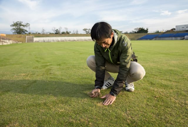 ガイナーレ鳥取はスタジアムの芝の生産・管理ノウハウを生かし、耕作放棄地の再生に取り組んでいる（鳥取県米子市のチュウブYAJINスタジアム）＝ガイナーレ鳥取提供