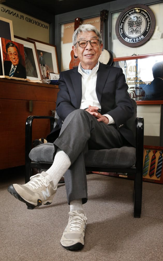 通勤スニーカー 多彩に 選び方 コーデをおさらい Nikkei Style 通勤スニーカー 多彩に 選び方 コーデをおさらい Nikkei Style