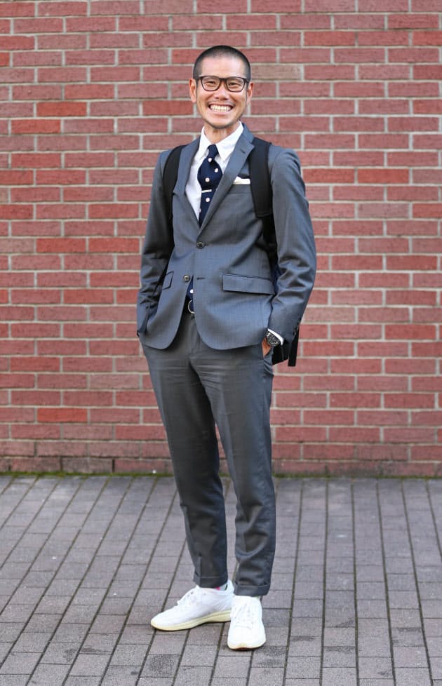 石津祥介のおしゃれ放談 ビジネスマンよ スーツに白スニーカー を恐れるな Nikkei Style 石津祥介のおしゃれ放談 ビジネスマンよ スーツに白スニーカー を恐れるな Nikkei Style