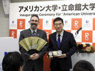 立命館大 米大との連携学科開設で式典 日米で学ぶ 日本経済新聞