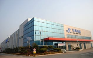 韓国東海カーボンは、サムスン電子や東京エレクトロンなど大手半導体製造装置メーカーや半導体メーカーを顧客に持つ