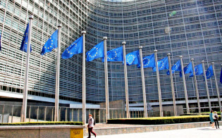個人情報の保護に敏感なEU。日本への懸念はまだあるか(欧州委員会本部)=共同 個人情報の保護に敏感なEU。日本への懸念はまだあるか(欧州委員会本部)=共同