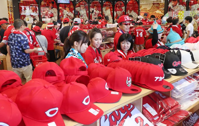 プロ野球 地域に波及力 コイの戦略 トラの挑戦 日本経済新聞