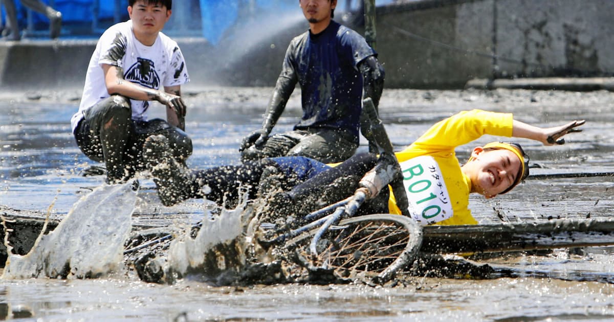 泥まみれでガタリンピック 佐賀の有明海 1300人参加 日本経済新聞