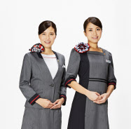 ソフトバンクとyモバイル ショップ店員の制服刷新 日本経済新聞 ソフトバンクとyモバイル ショップ店員の制服刷新 日本経済新聞