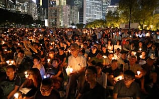 香港島のビクトリア公園で開かれた天安門事件の追悼集会（4日夜）