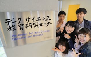 データサイエンス学部には多くの学生が 集まる（滋賀県彦根市の滋賀大学）