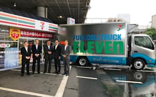 トヨタがセブン向けに開発したFCトラック（6日、東京都江東区）